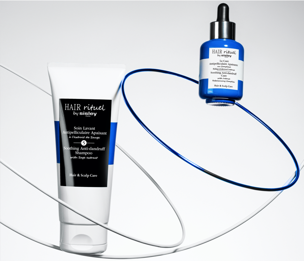 Elimina la caspa optando por dos productos para el cuidado del cabello Hair Rituel by Sisley formulados con ingredientes de origen vegetal